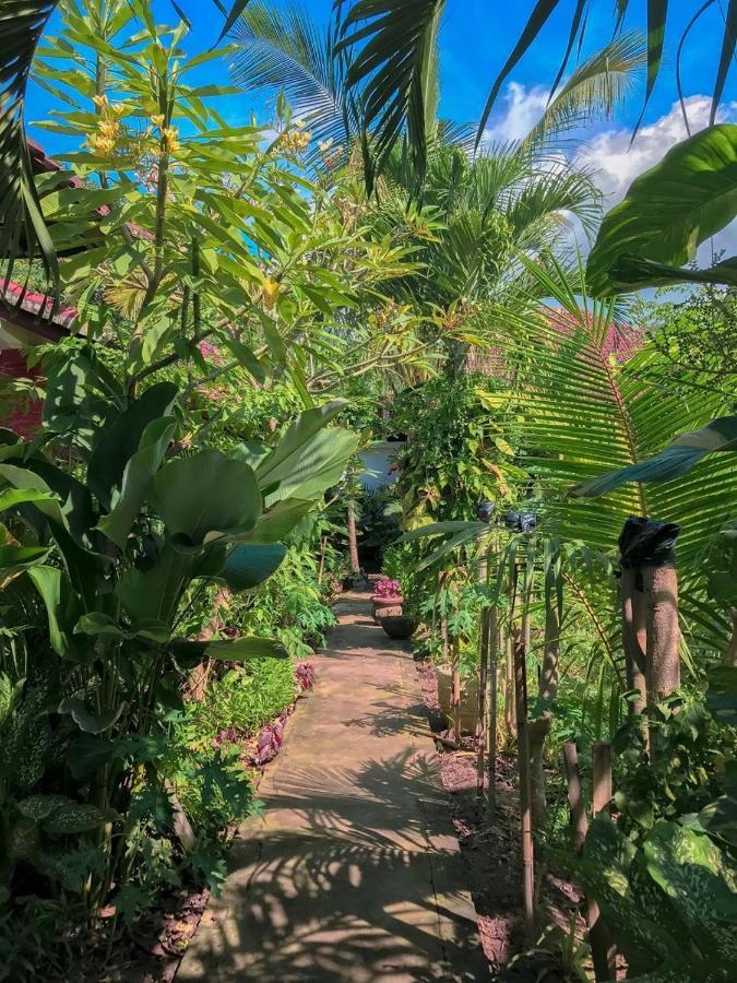 Enak Bungalow 아메드 외부 사진